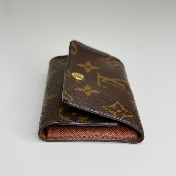 Louis Vuitton Monogram Canvas Keychain with Classic Gold Hardware - Picture 3 of 8